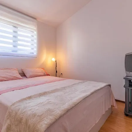 1 Bedroom Awesome In