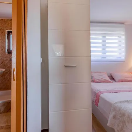 1 Bedroom Awesome In