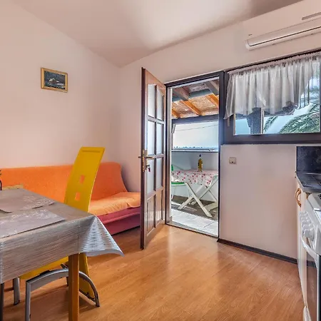 1 Bedroom Awesome In *