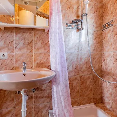 1 Bedroom Awesome In Liznjan