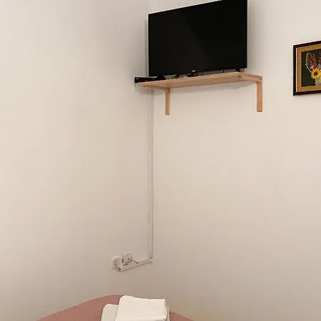 1 Bedroom Awesome In Apartment Liznjan