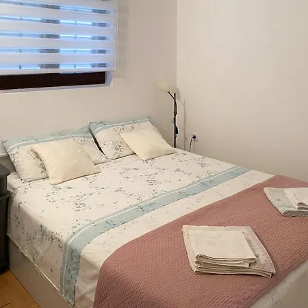 1 Bedroom Awesome In Apartment