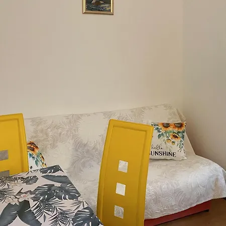 1 Bedroom Awesome In Apartment *